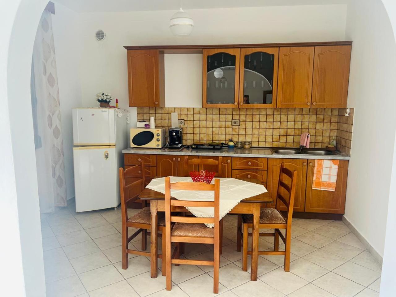 Casa Immersa Nel Vlorë